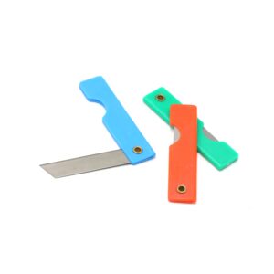 مشرط صغير حاد